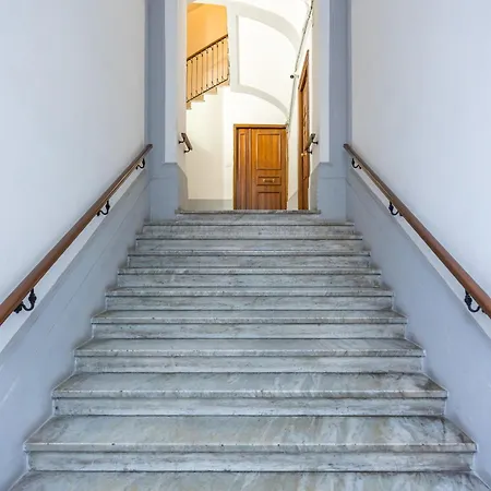 Urban Base Garibaldi By Napoliapartments *